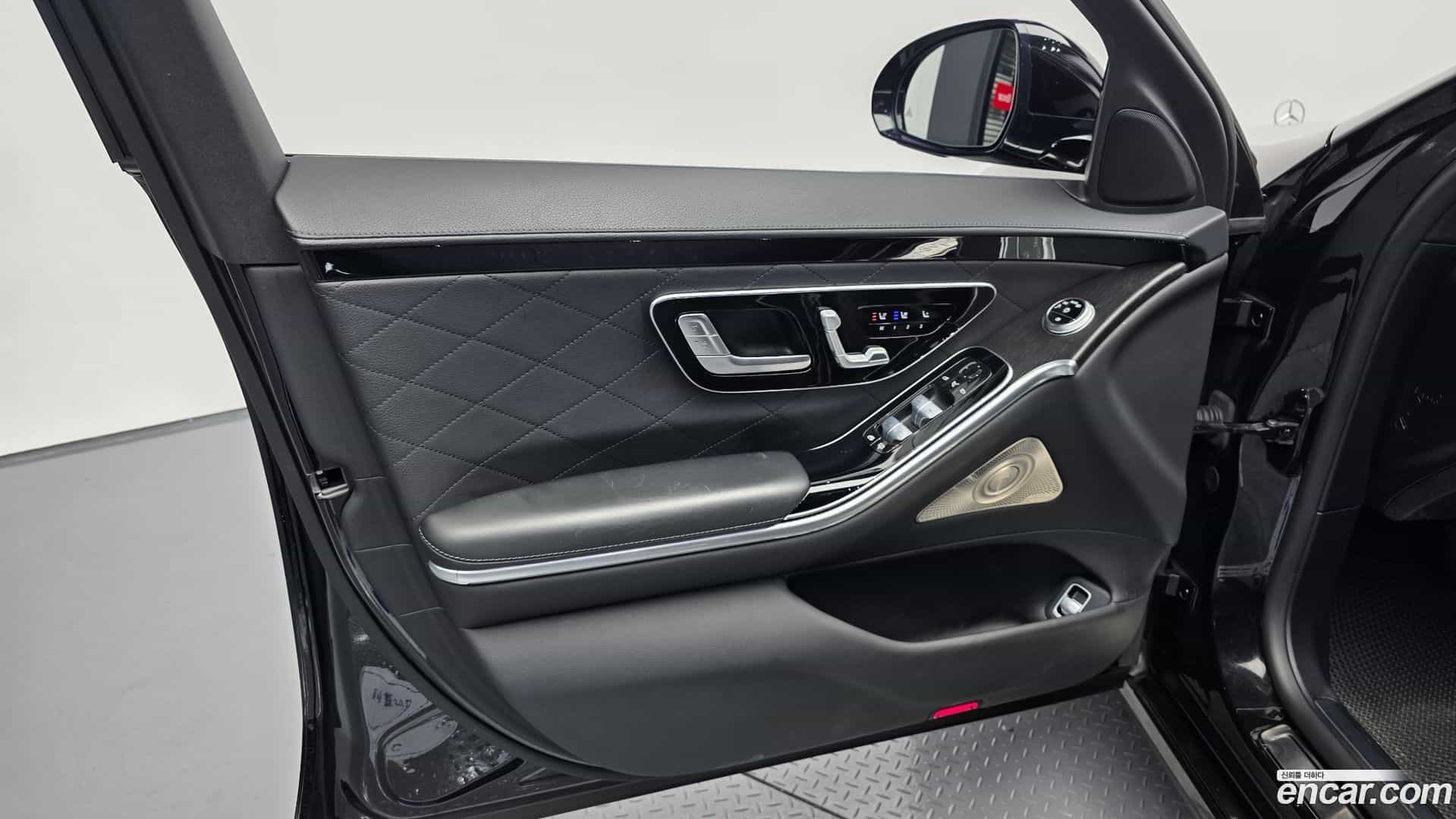 S-Class Mercedes-Benz 2022.1-INNER-034