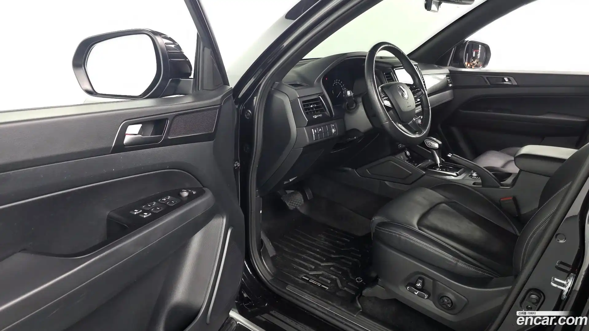 Rexton KG Mobility 2020.5-INNER-010