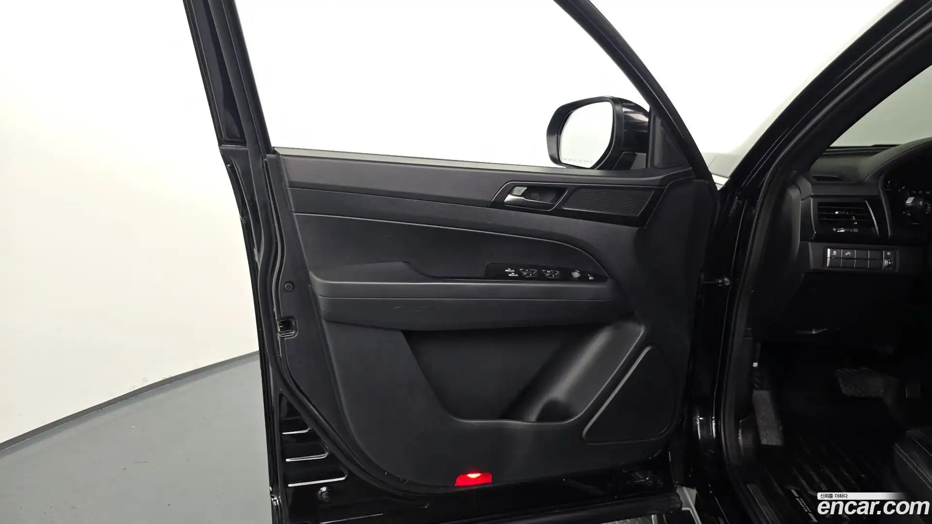Rexton KG Mobility 2020.5-INNER-034