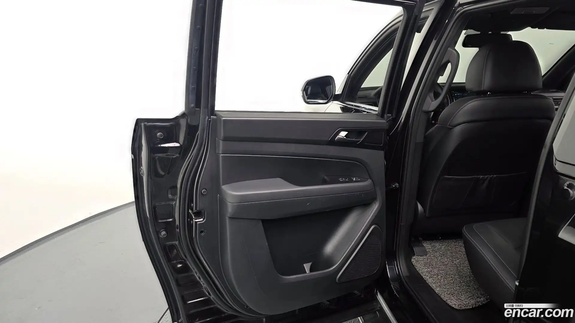 Rexton KG Mobility 2020.5-INNER-035