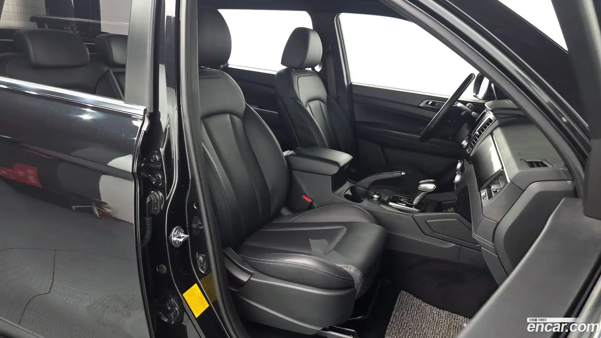 Rexton KG Mobility 2020.5-INNER-036