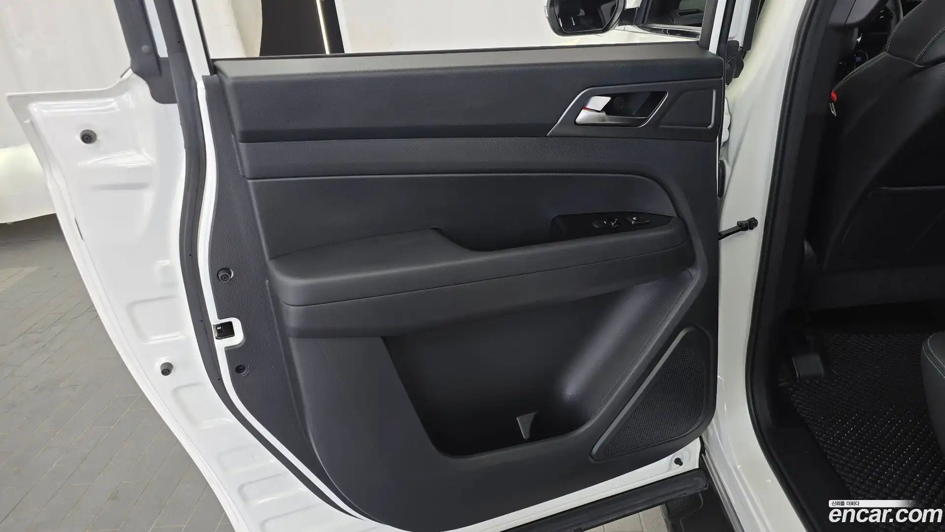 Rexton KG Mobility 2023.7-INNER-035