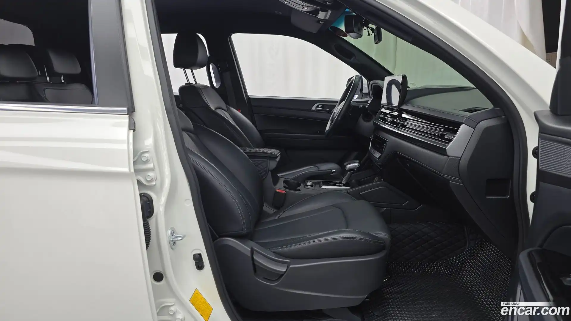 Rexton KG Mobility 2023.7-INNER-036
