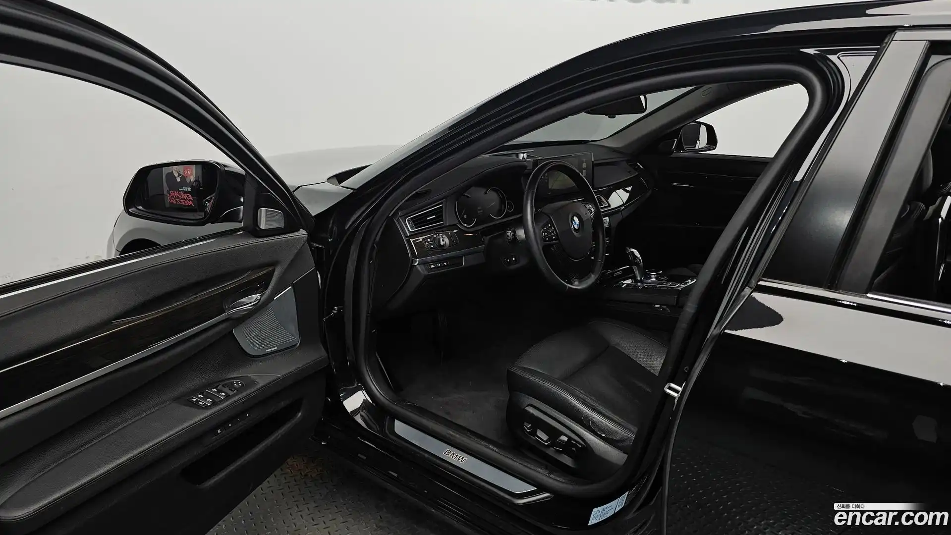 7-Series BMW 2013.11-INNER-010