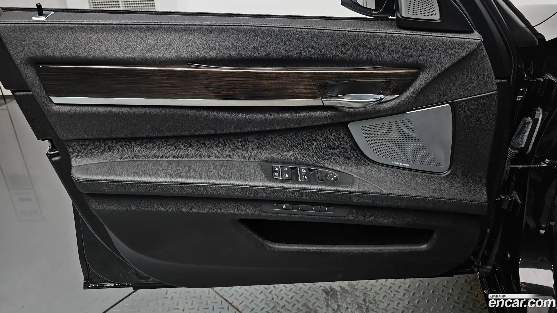 7-Series BMW 2013.11-INNER-034
