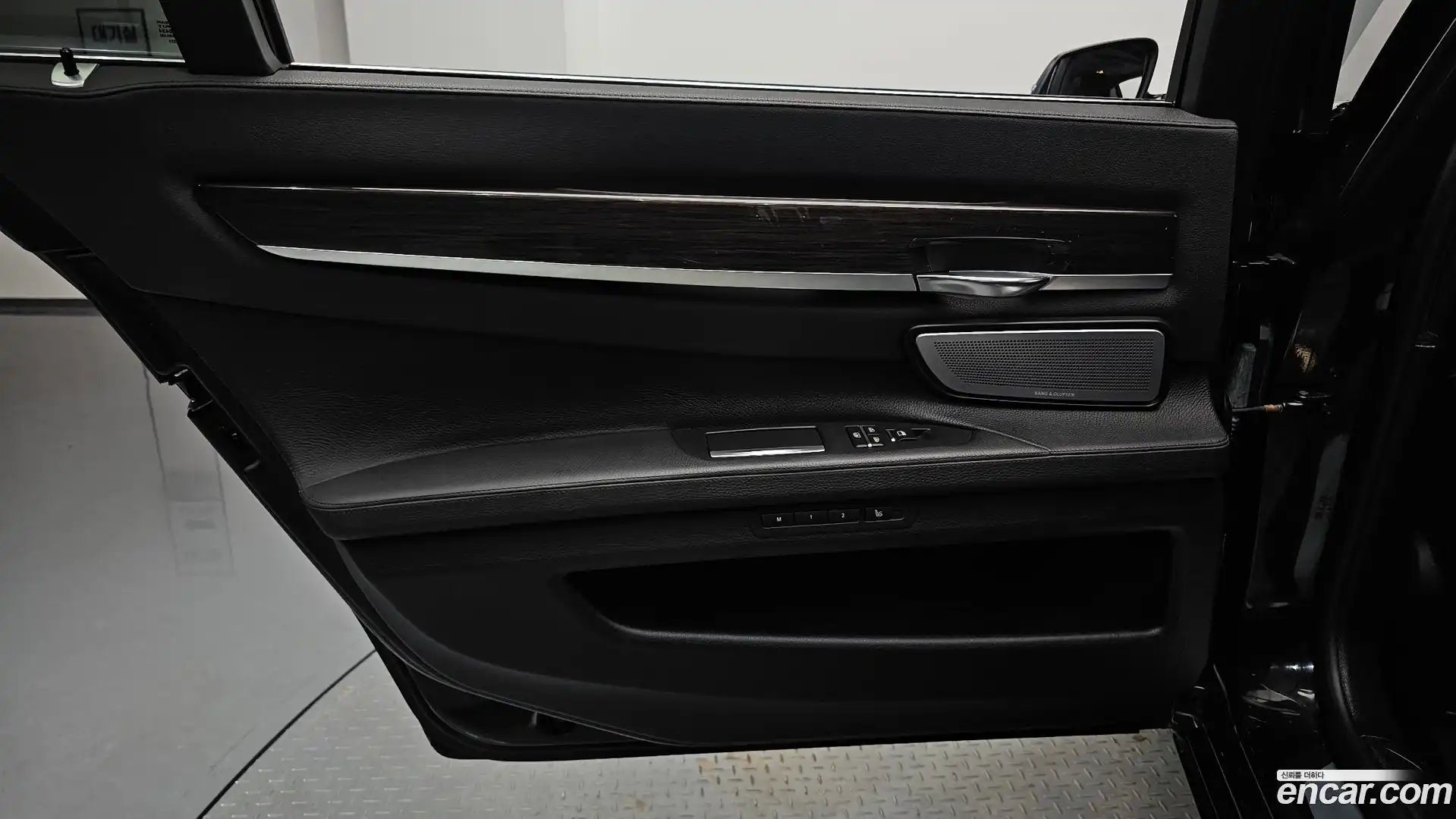7-Series BMW 2013.11-INNER-035