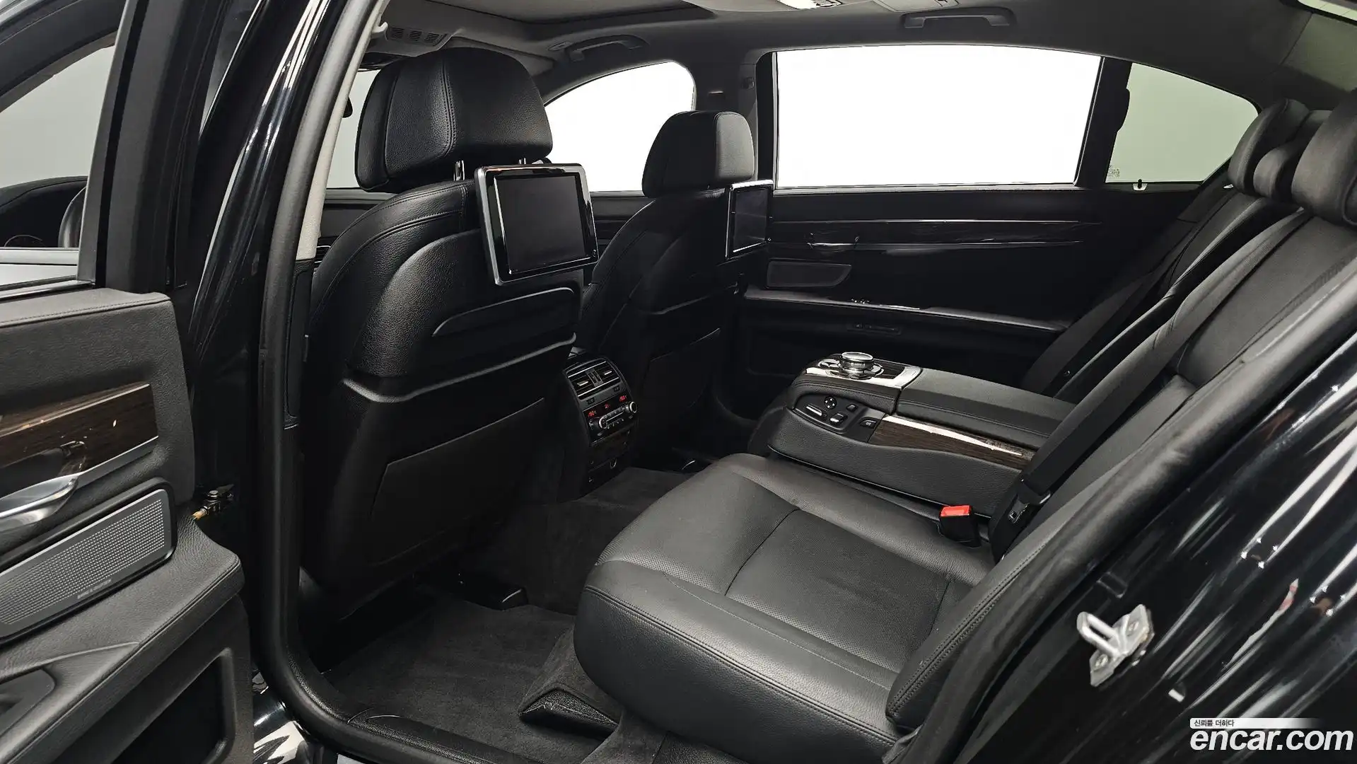 7-Series BMW 2013.11-INNER-036