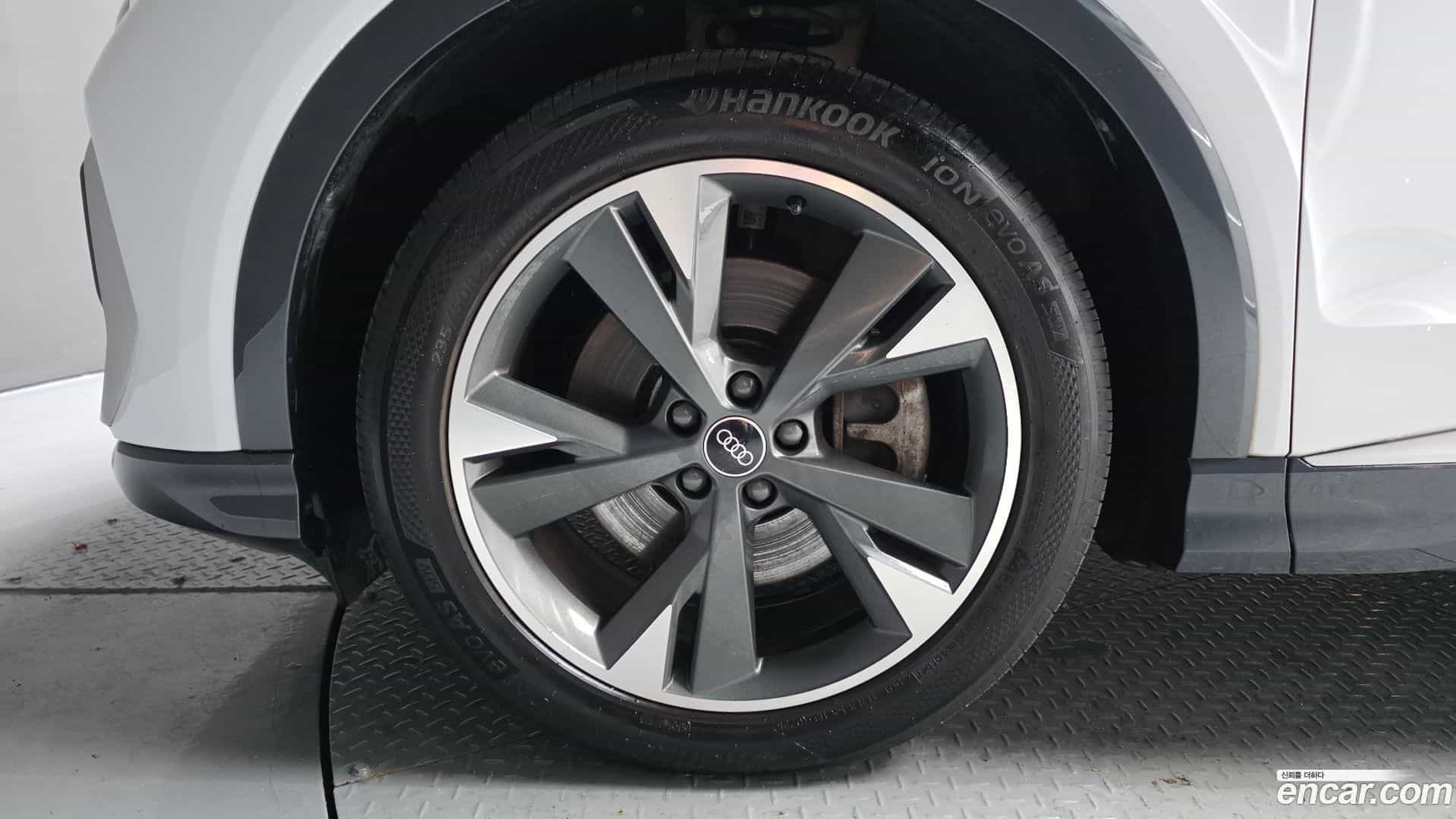 Q4 e-tron Audi 2022.8-OUTER-005