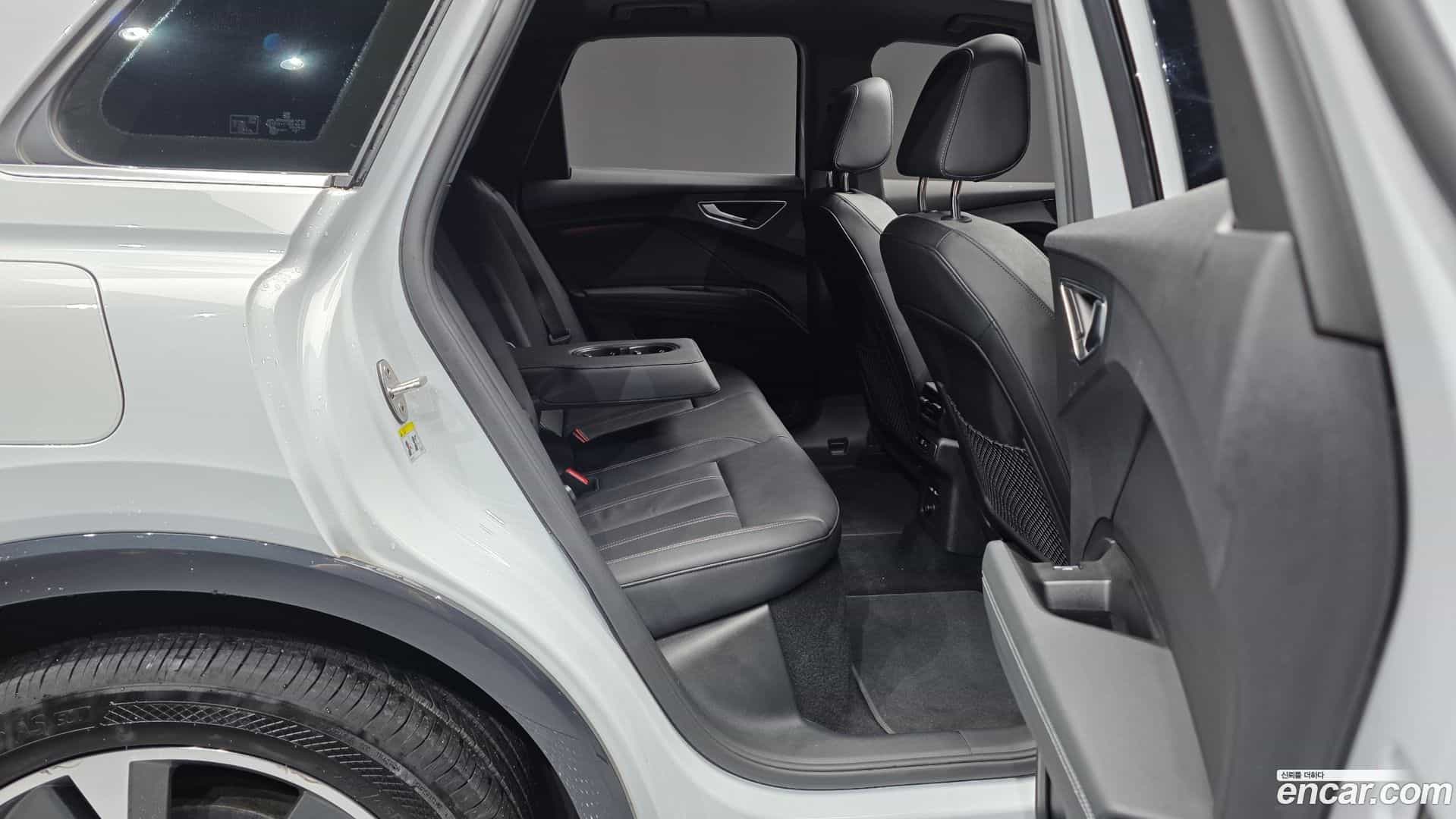 Q4 e-tron Audi 2022.8-OPTION-015