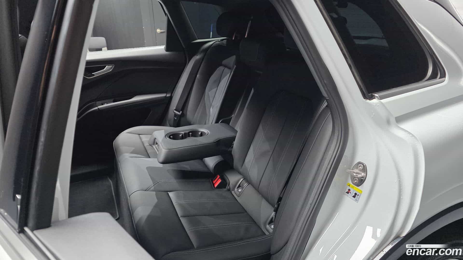 Q4 e-tron Audi 2022.8-OPTION-016