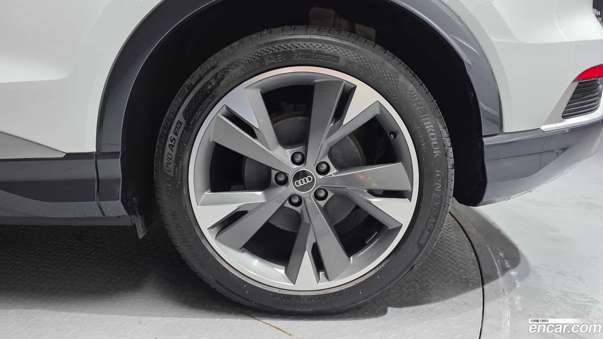 Q4 e-tron Audi 2022.8-OUTER-031