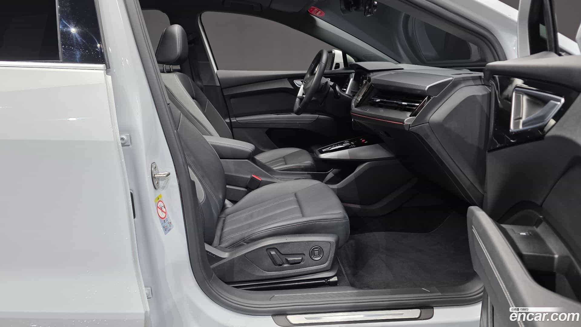 Q4 e-tron Audi 2022.8-INNER-036