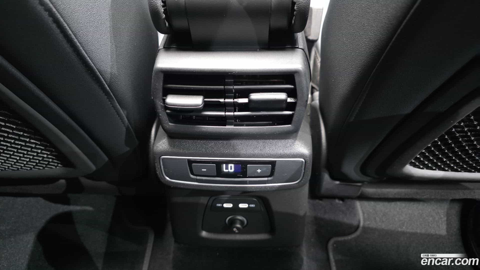 Q4 e-tron Audi 2022.8-OPTION-042