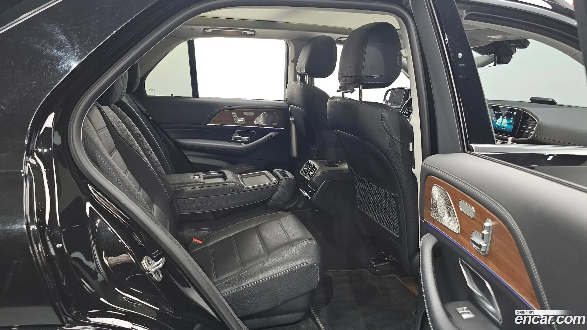 GLE-Class Mercedes-Benz 2021.10-INNER-036