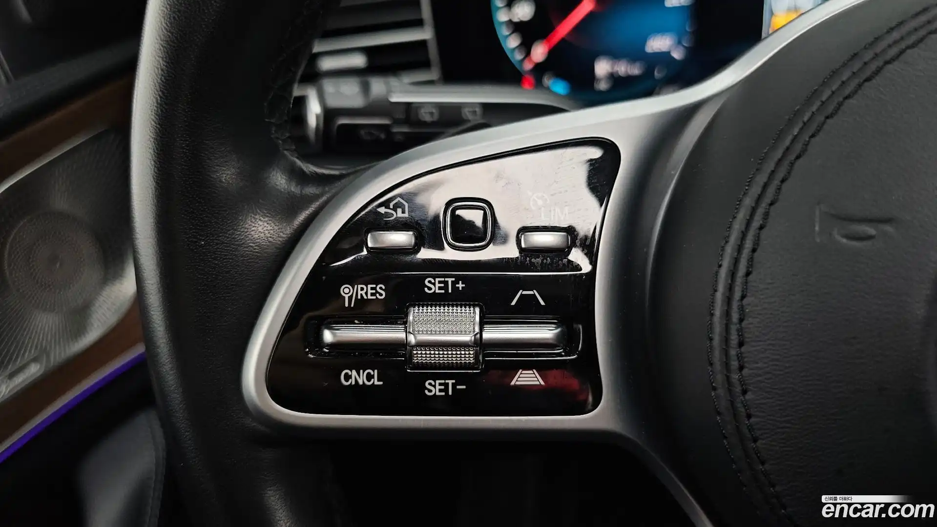 GLE-Class Mercedes-Benz 2021.10-OPTION-047