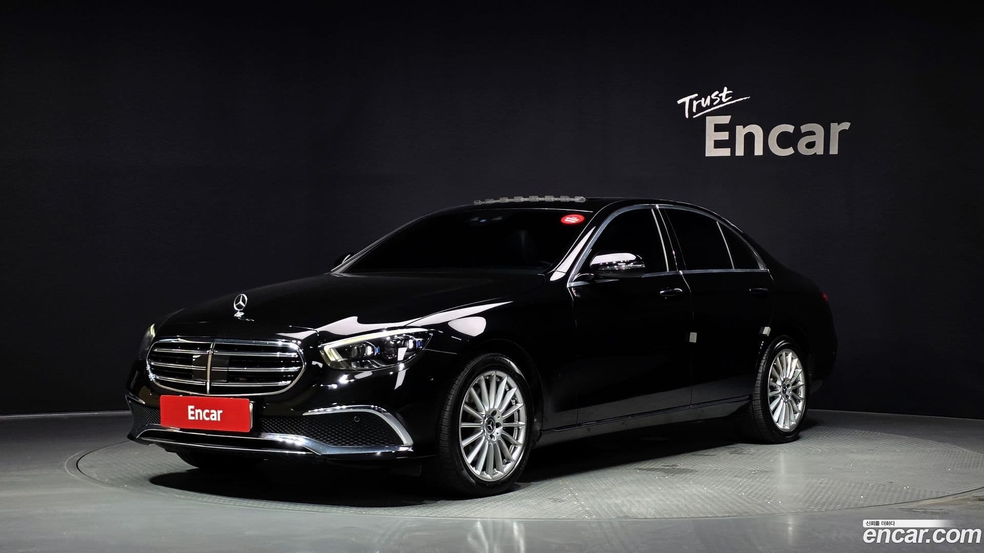Main__Slider__Photo:E-Class Mercedes-Benz 2021.8-0