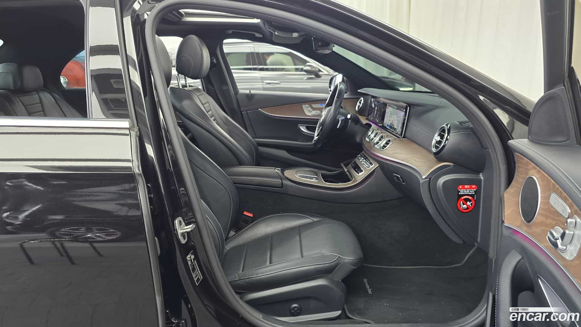 E-Class Mercedes-Benz 2021.8-OPTION-015