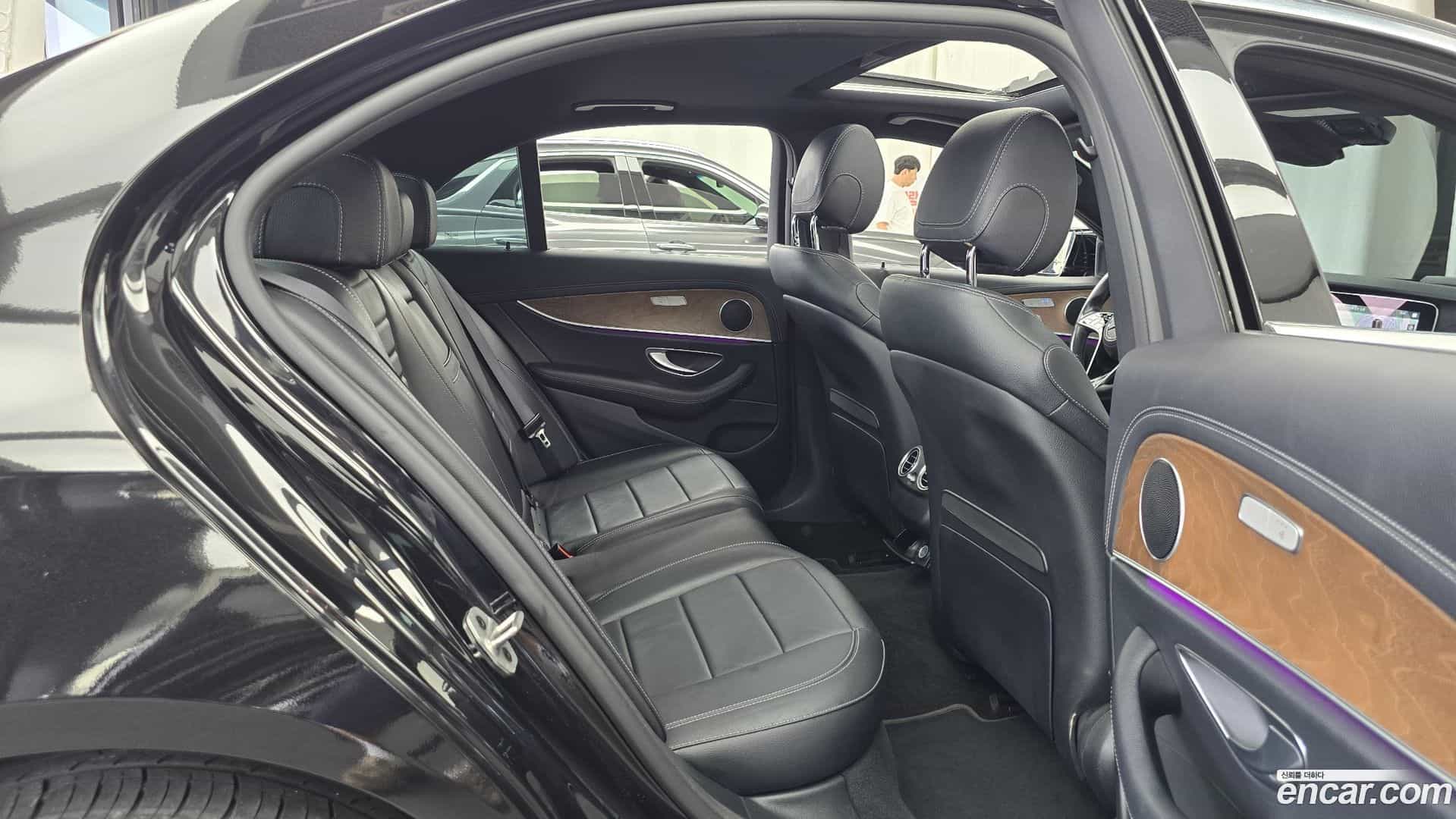 E-Class Mercedes-Benz 2021.8-OPTION-016