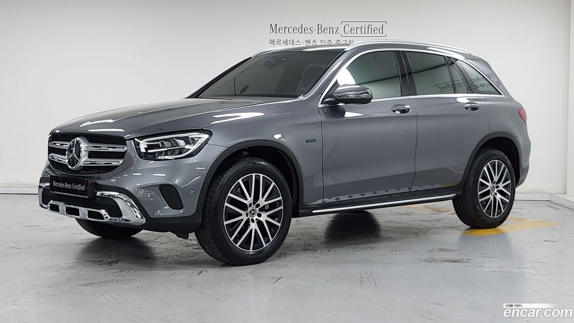 Main__Slider__Photo:GLC-Class Mercedes-Benz 2021.4-0