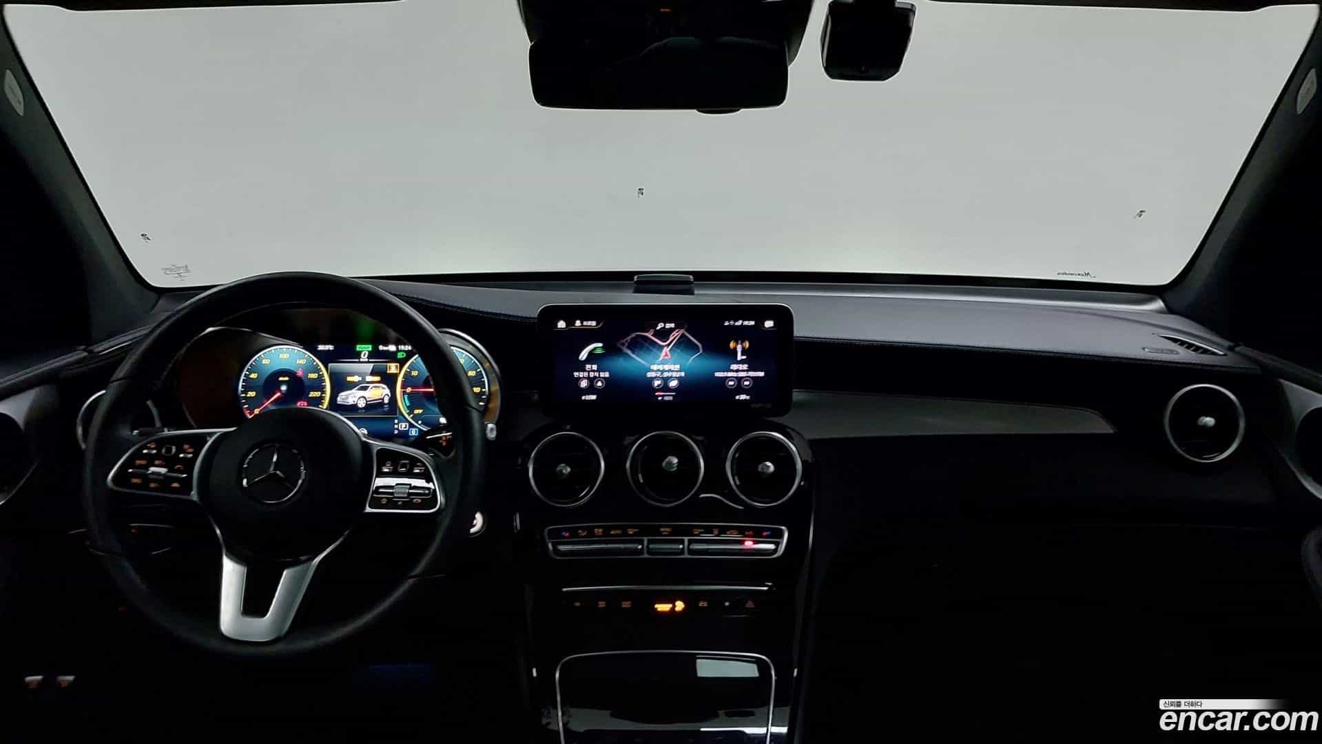 GLC-Class Mercedes-Benz 2021.4-INNER-007