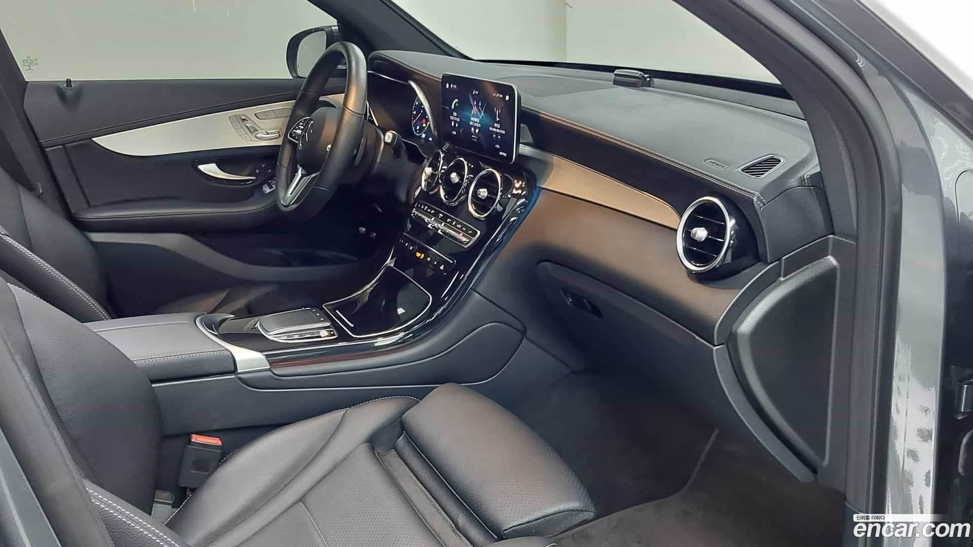 GLC-Class Mercedes-Benz 2021.4-INNER-009