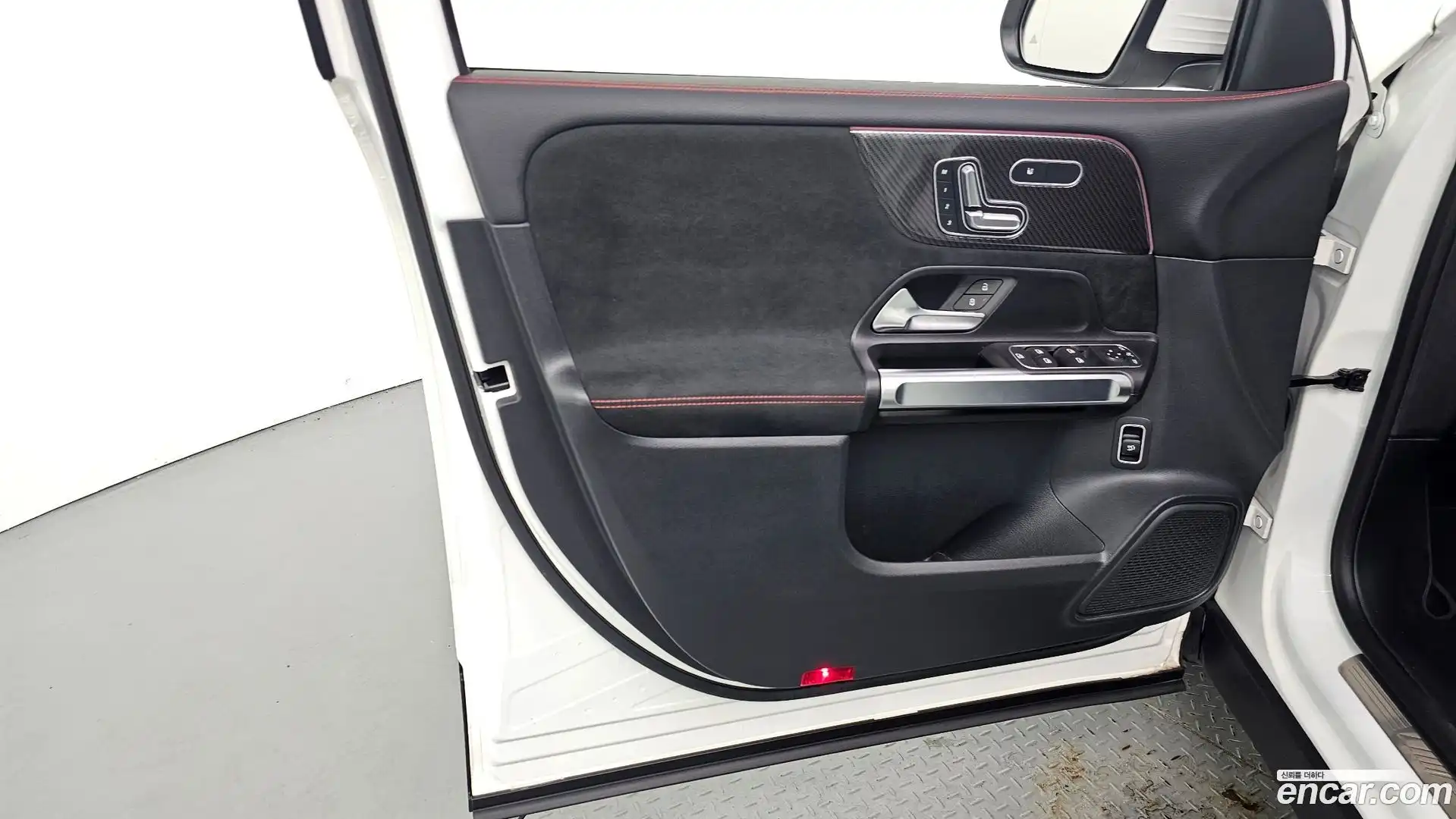 GLB-Class Mercedes-Benz 2024.9-INNER-034
