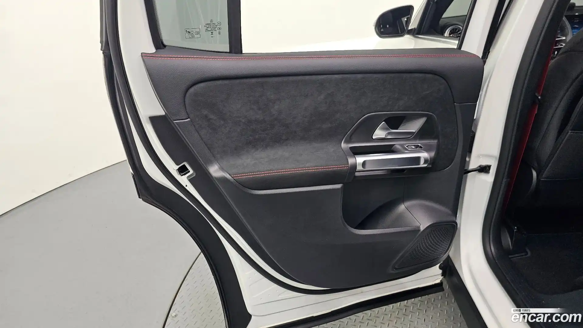 GLB-Class Mercedes-Benz 2024.9-INNER-035