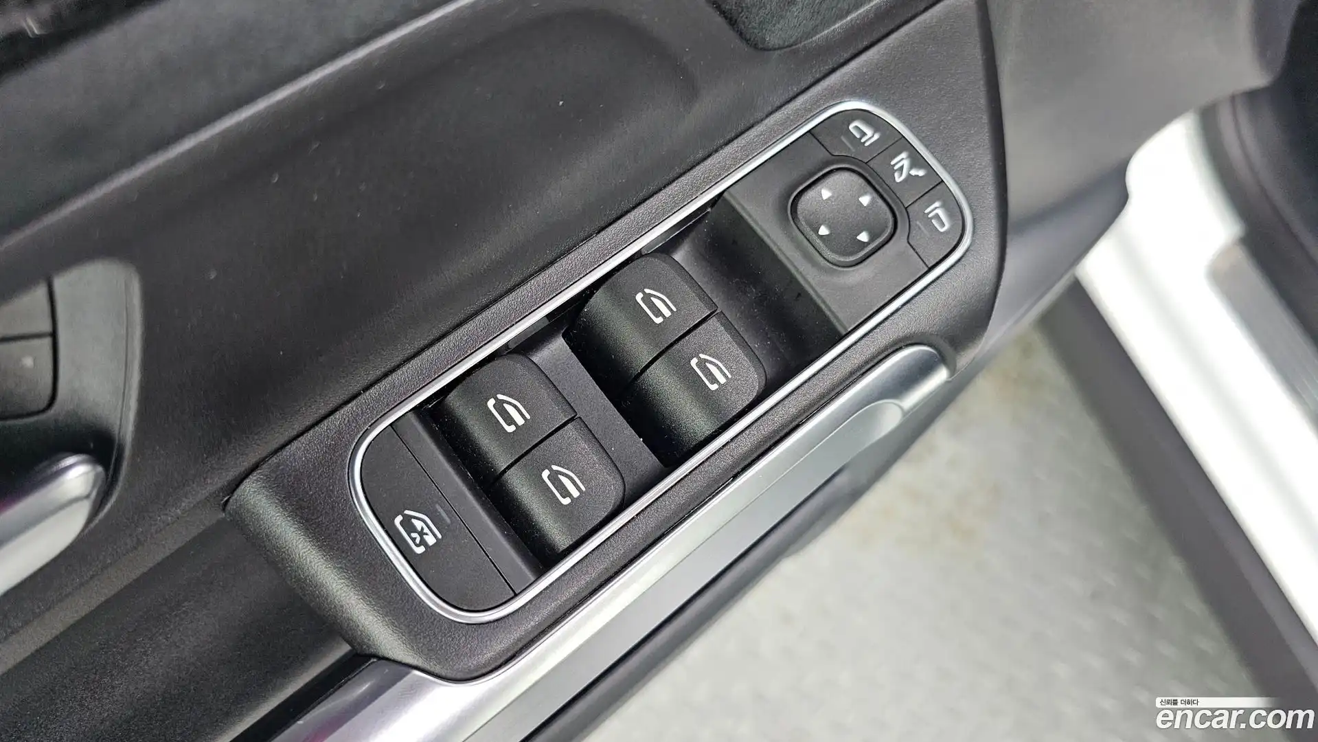 GLB-Class Mercedes-Benz 2024.9-OPTION-040