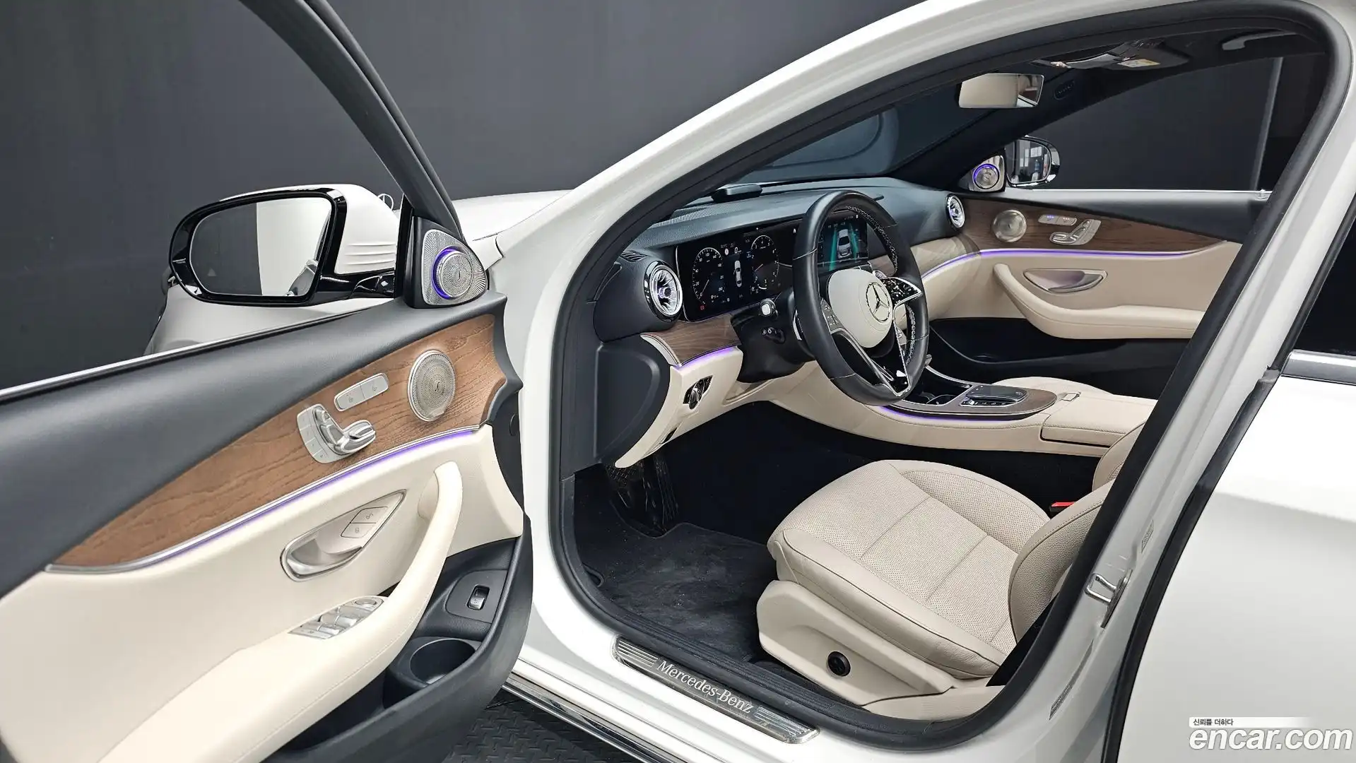 E-Class Mercedes-Benz 2022.4-INNER-010