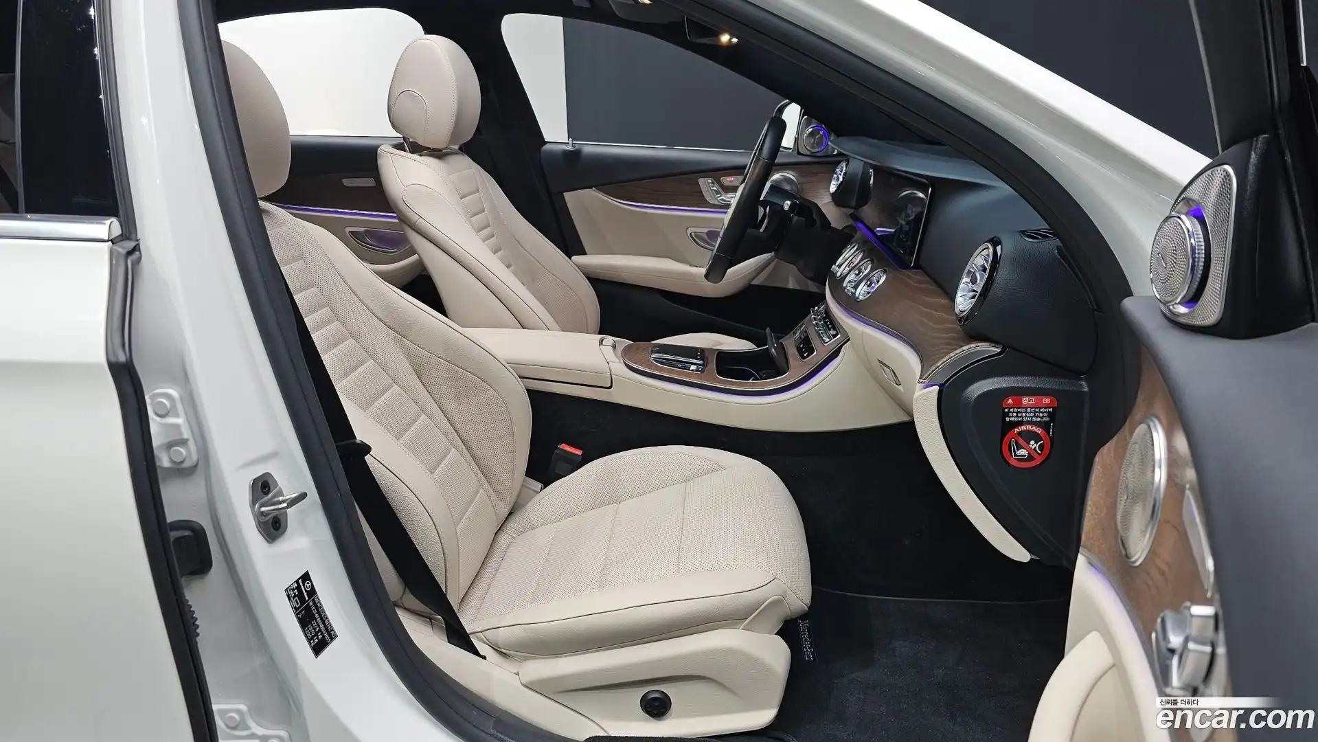 E-Class Mercedes-Benz 2022.4-OPTION-016