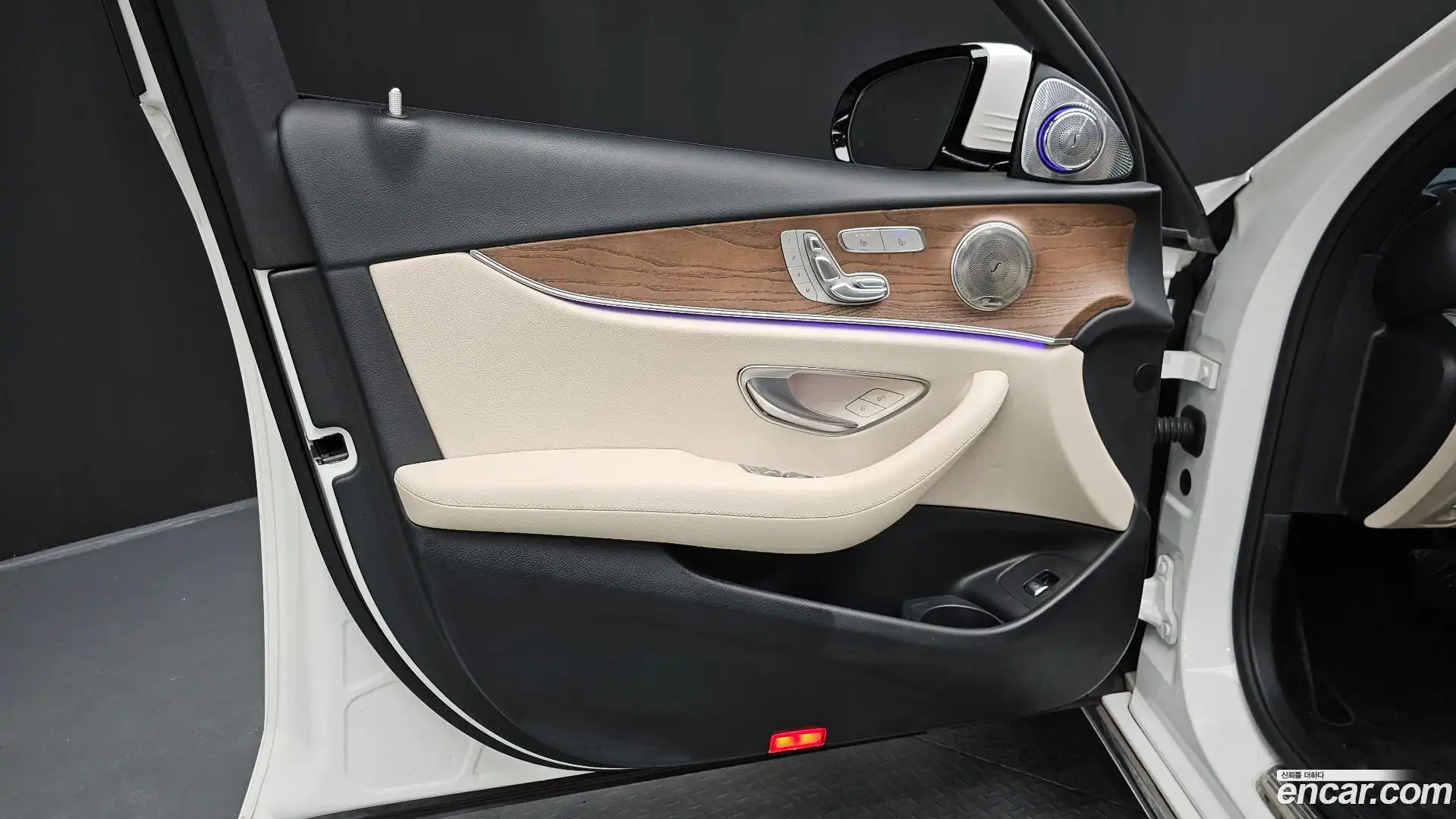E-Class Mercedes-Benz 2022.4-INNER-034
