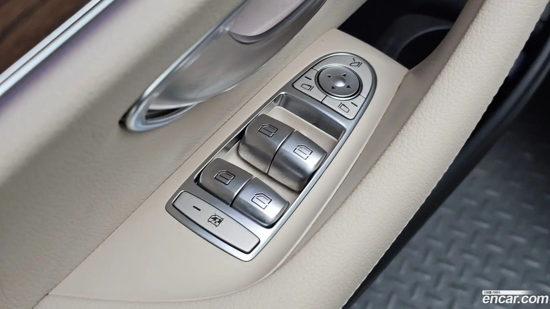 E-Class Mercedes-Benz 2022.4-OPTION-043