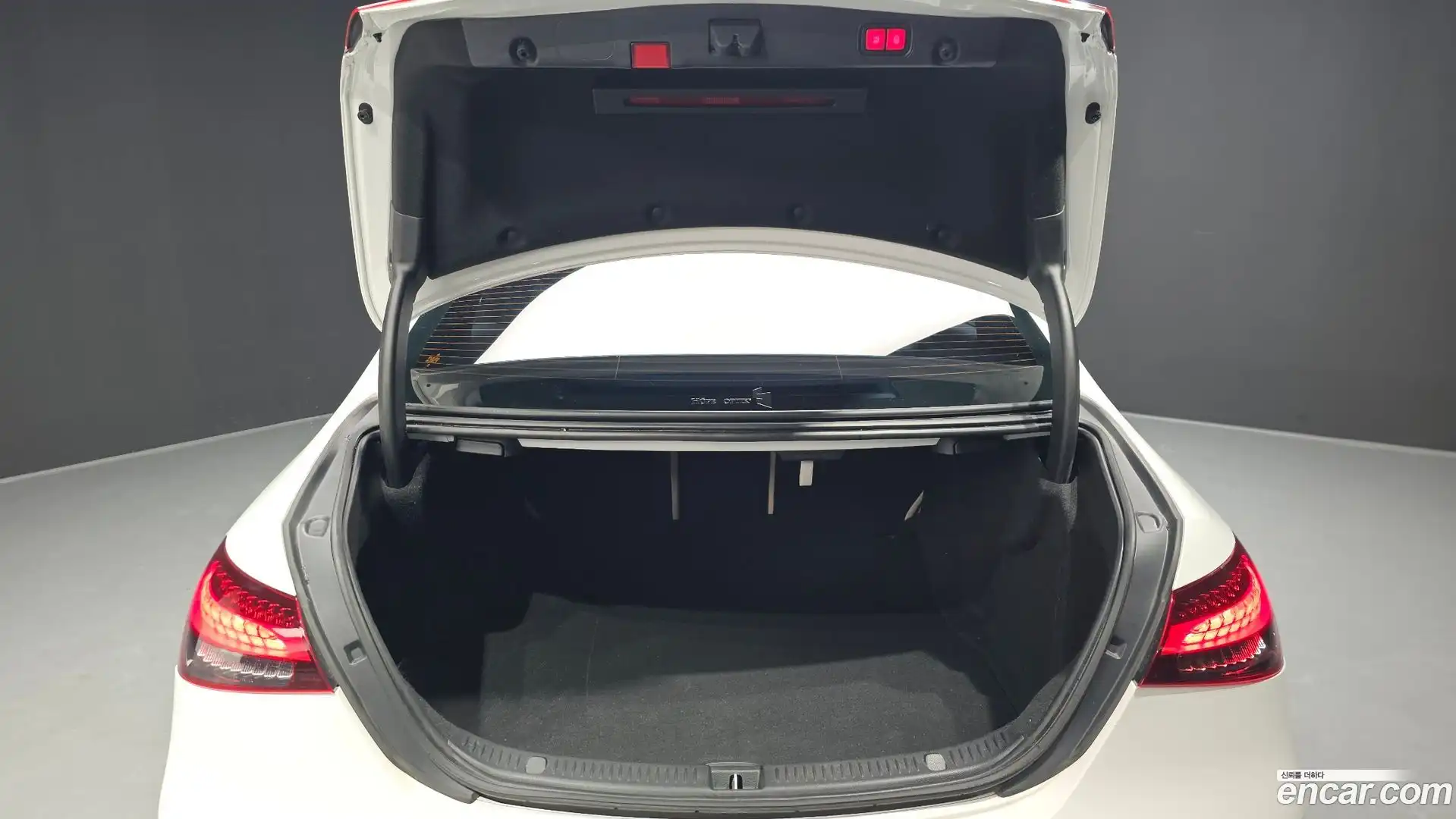 E-Class Mercedes-Benz 2022.4-OPTION-047