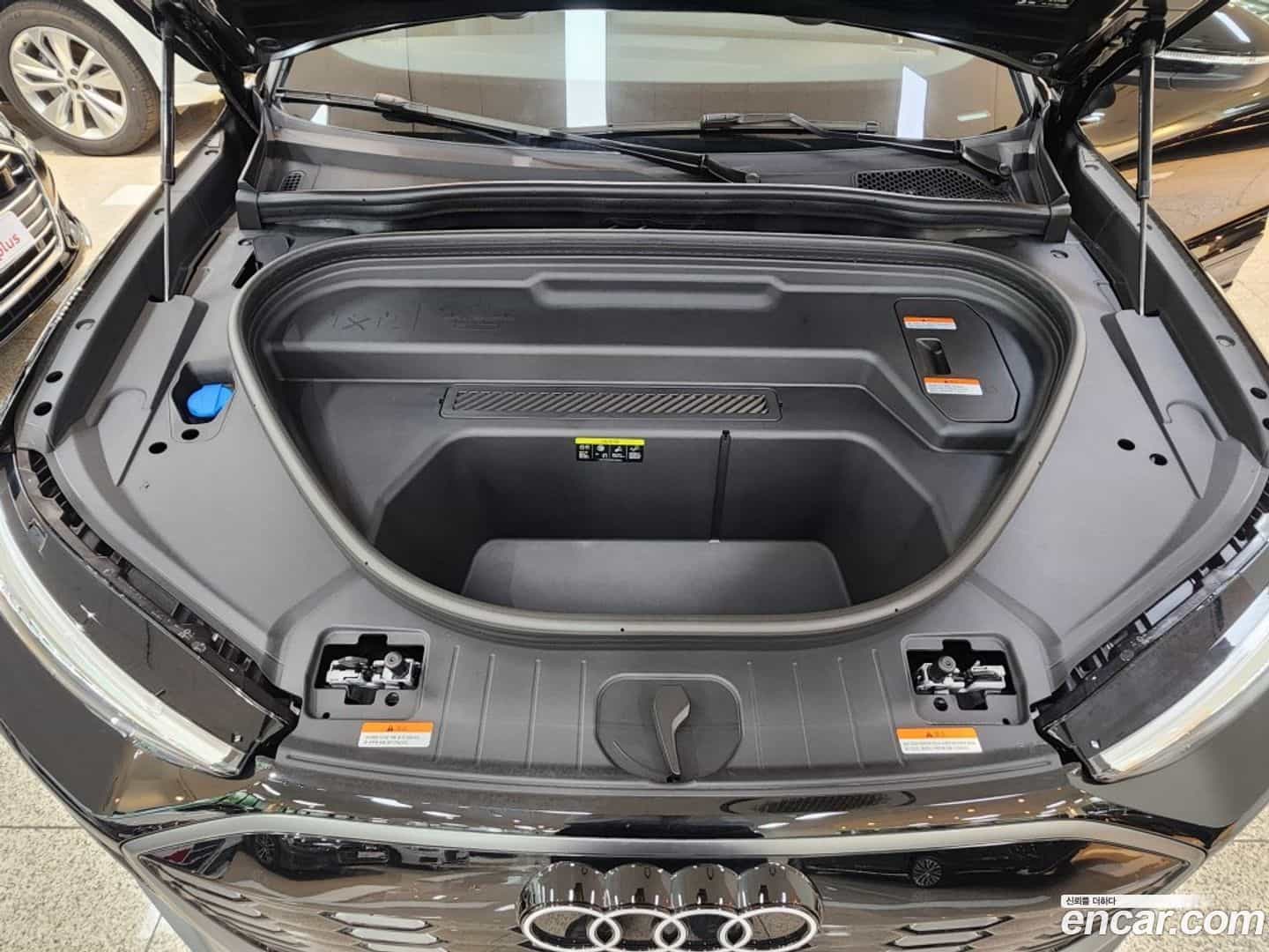 Q6 e-tron Audi 2025.7-OUTER-006