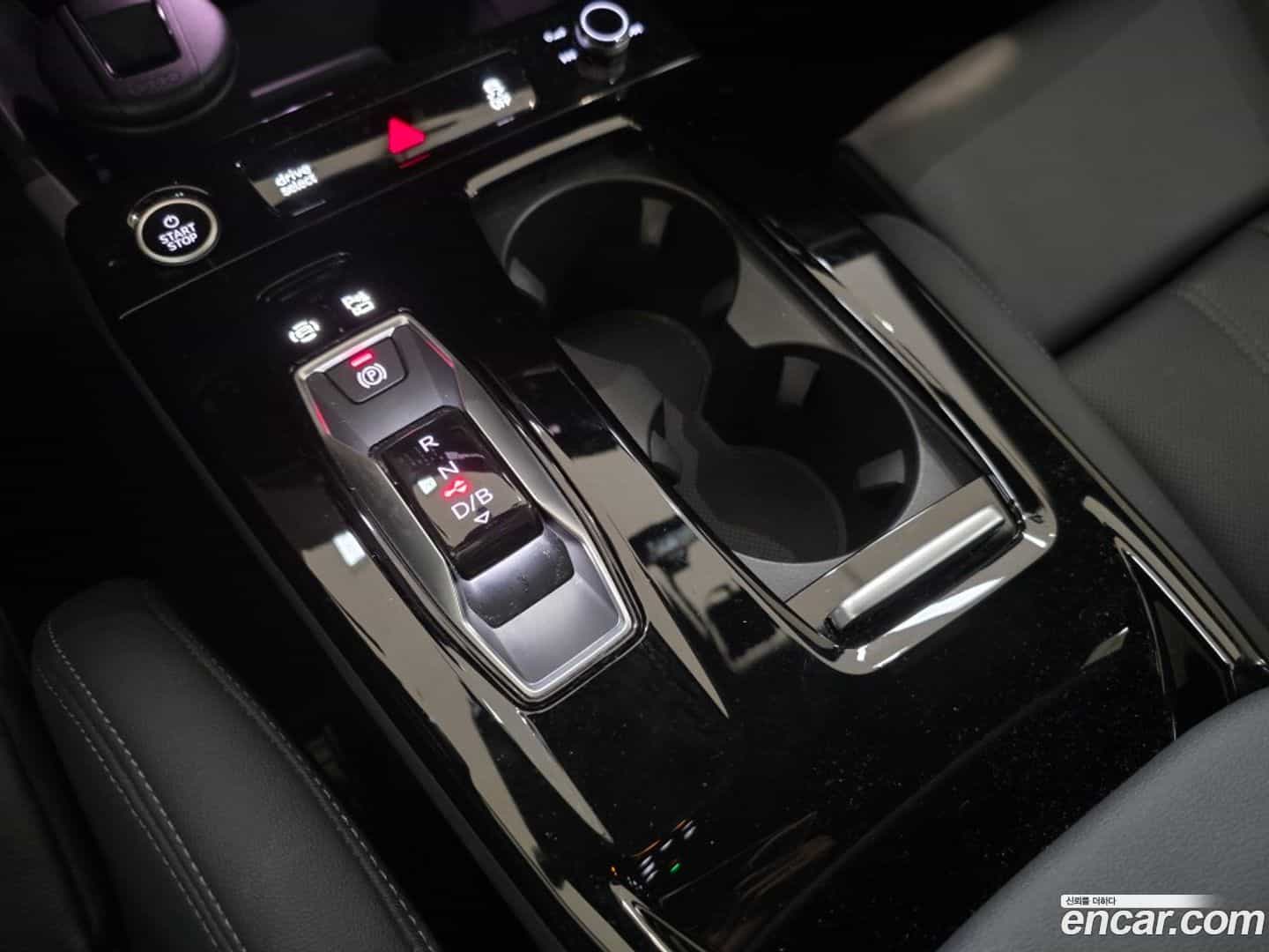 Q6 e-tron Audi 2025.7-INNER-009
