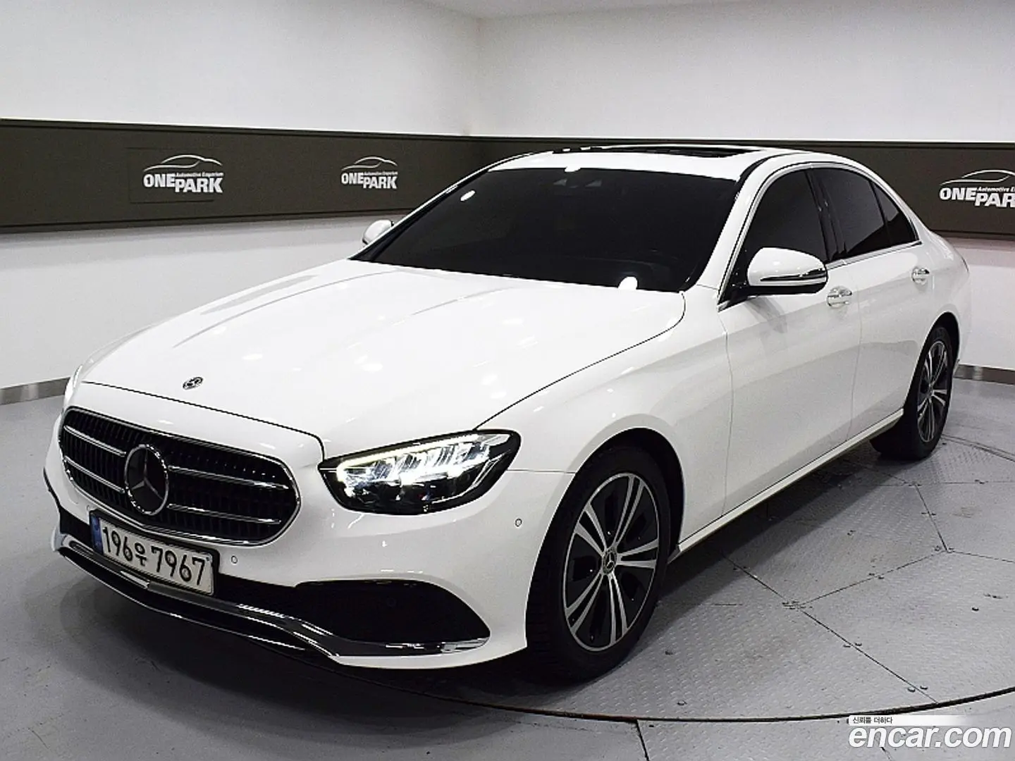 Main__Slider__Photo:E-Class Mercedes-Benz 2021.2-0