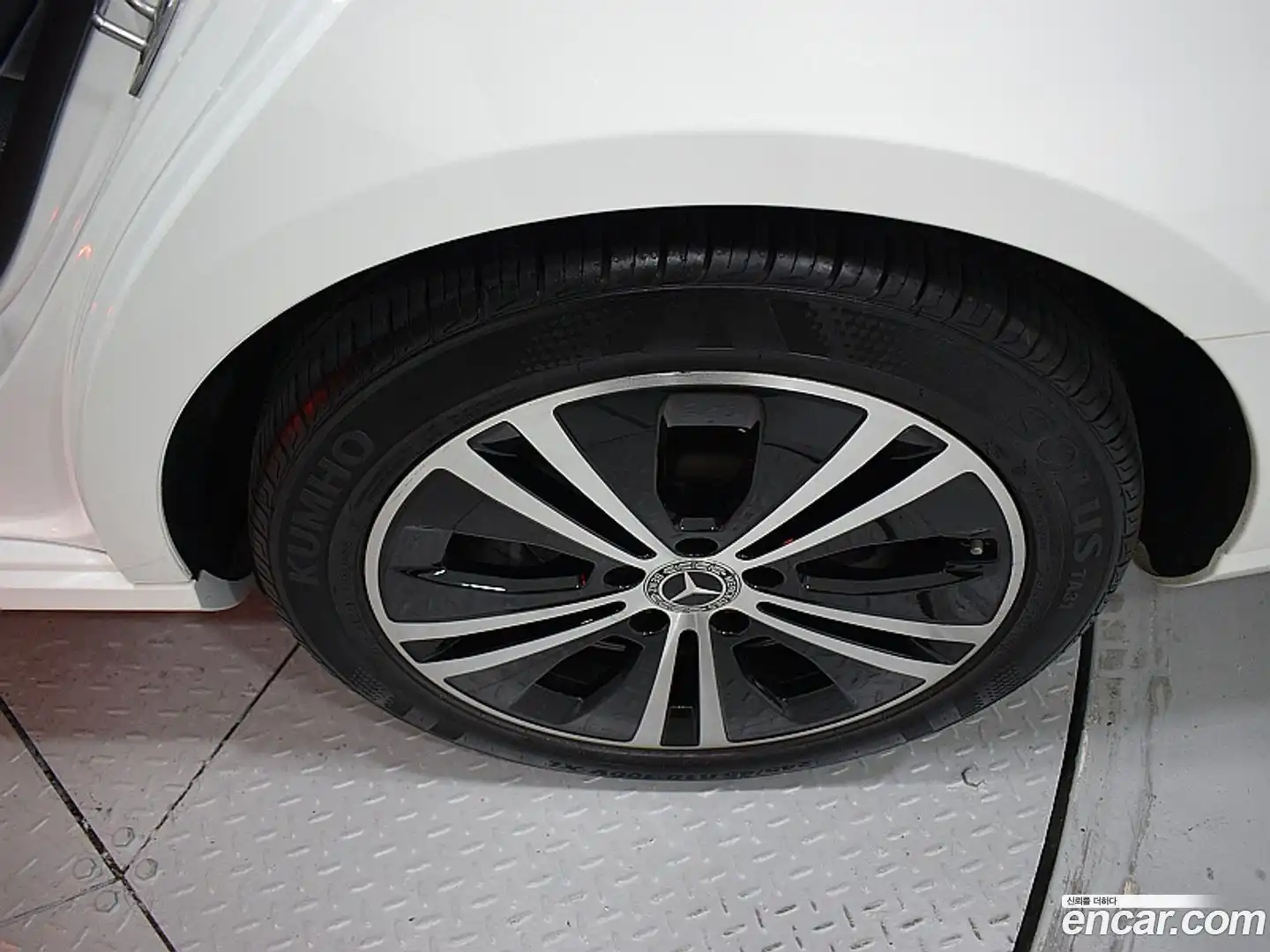 E-Class Mercedes-Benz 2021.2-OPTION-022