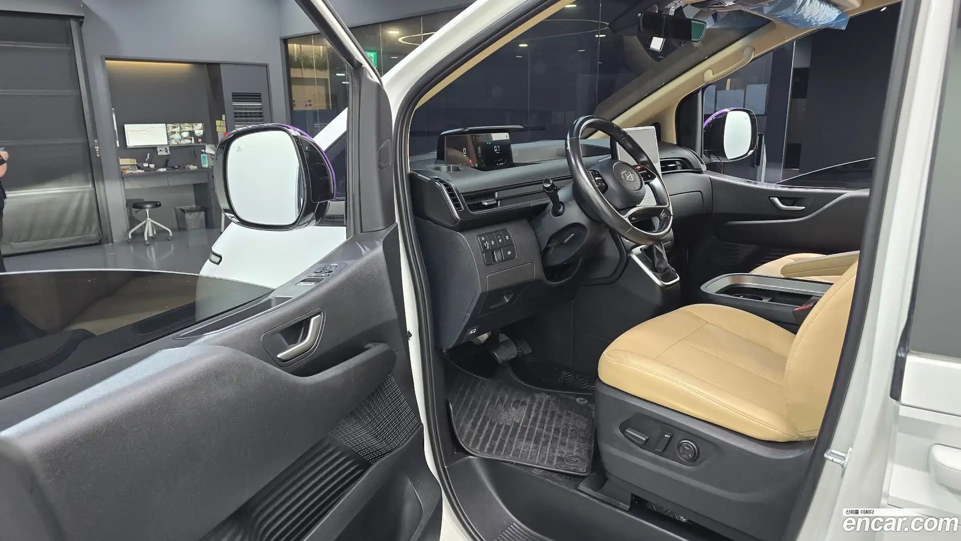 Staria Hyundai 2022.1-INNER-010