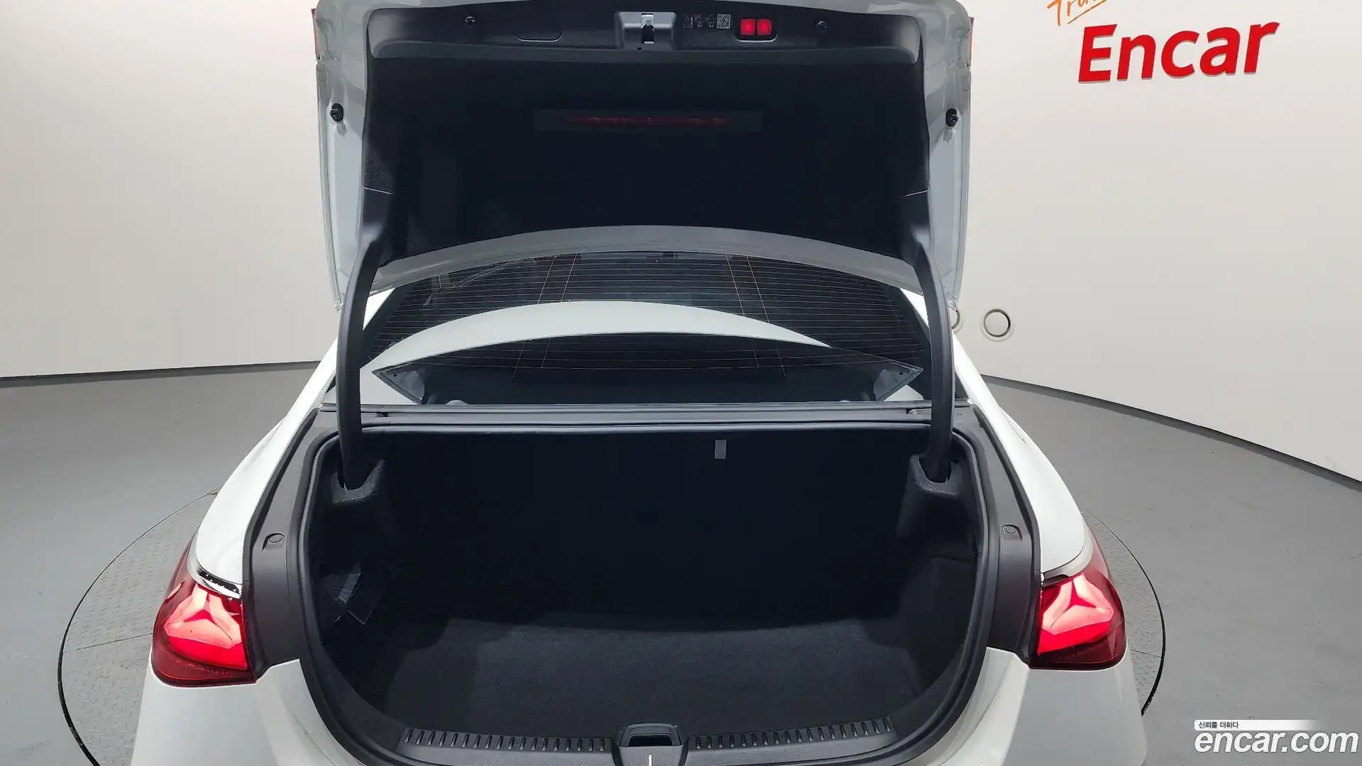 E-Class Mercedes-Benz 2024.11-OPTION-024