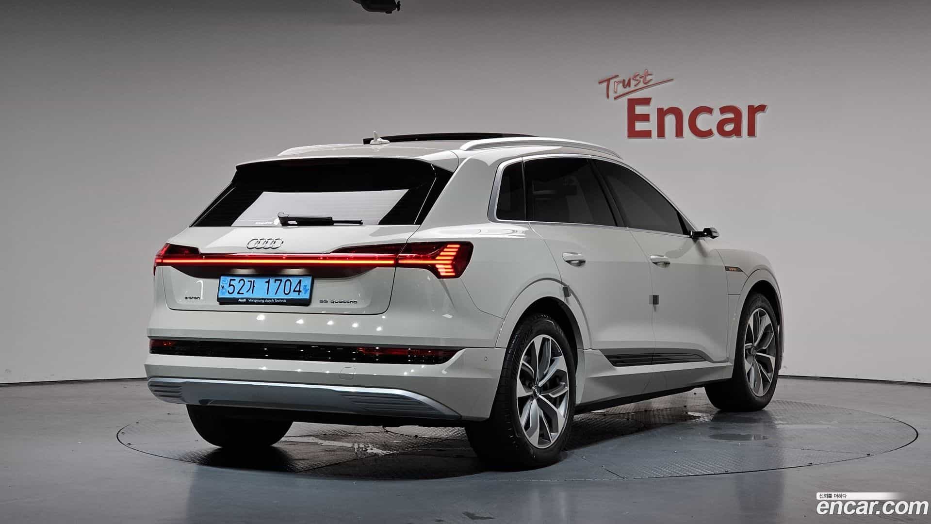 e-tron Audi 2020.11-OUTER-002