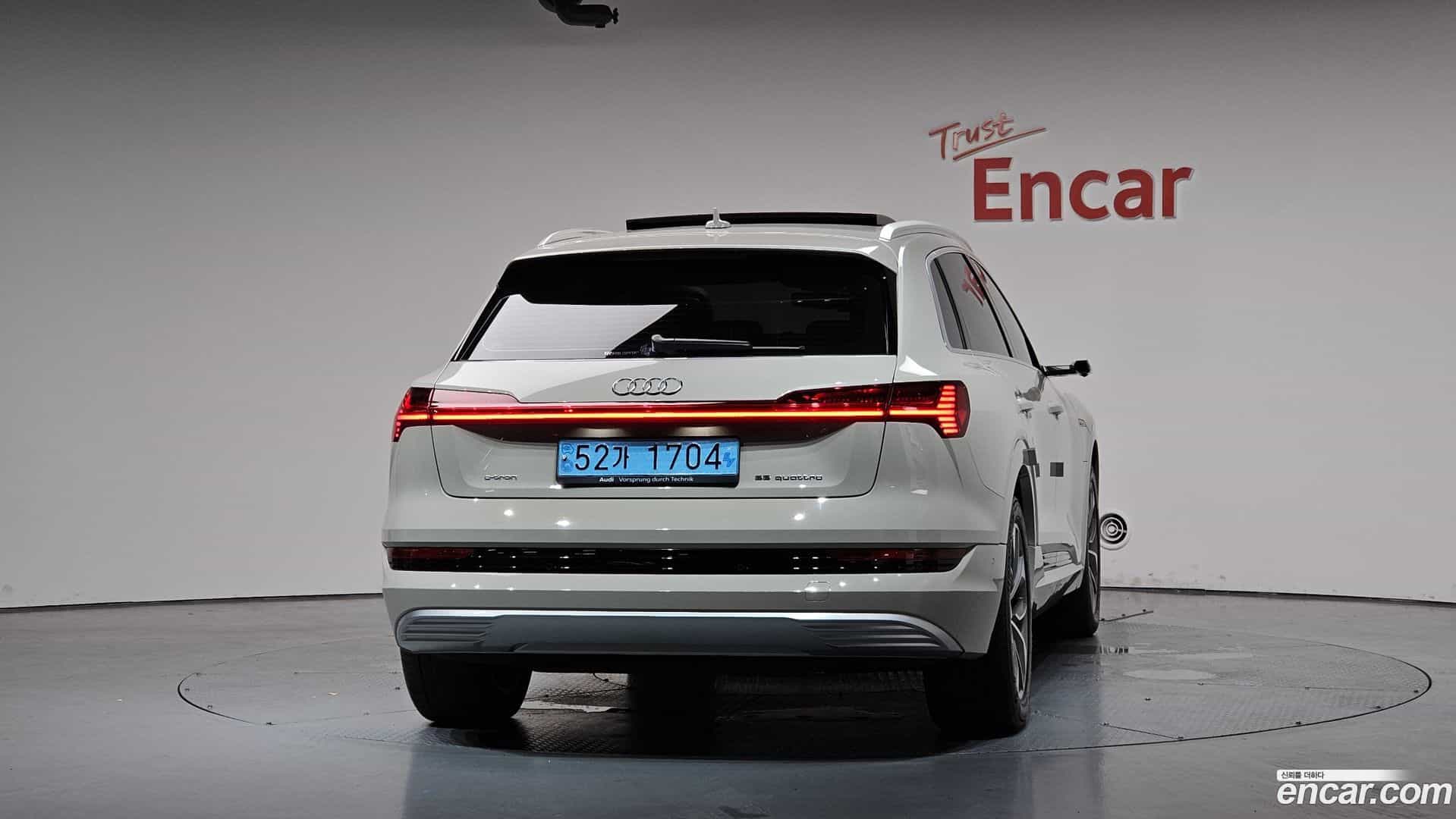 e-tron Audi 2020.11-OUTER-004