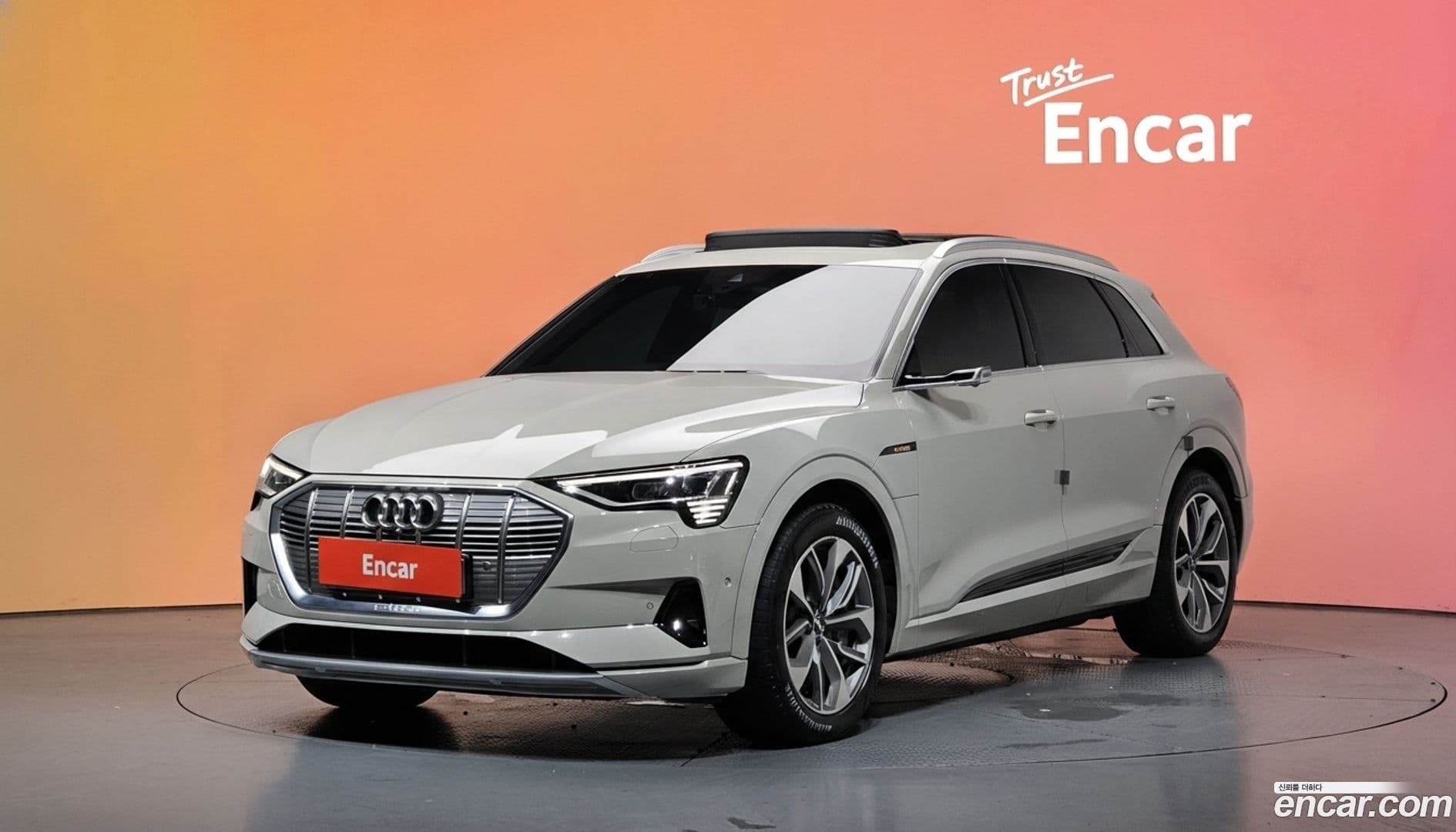 Main__Slider__Photo:e-tron Audi 2020.11-0