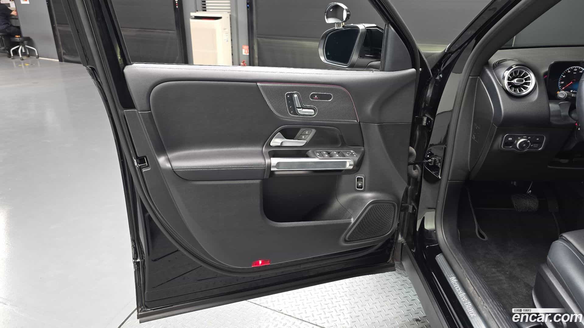 GLB-Class Mercedes-Benz 2021.4-INNER-034