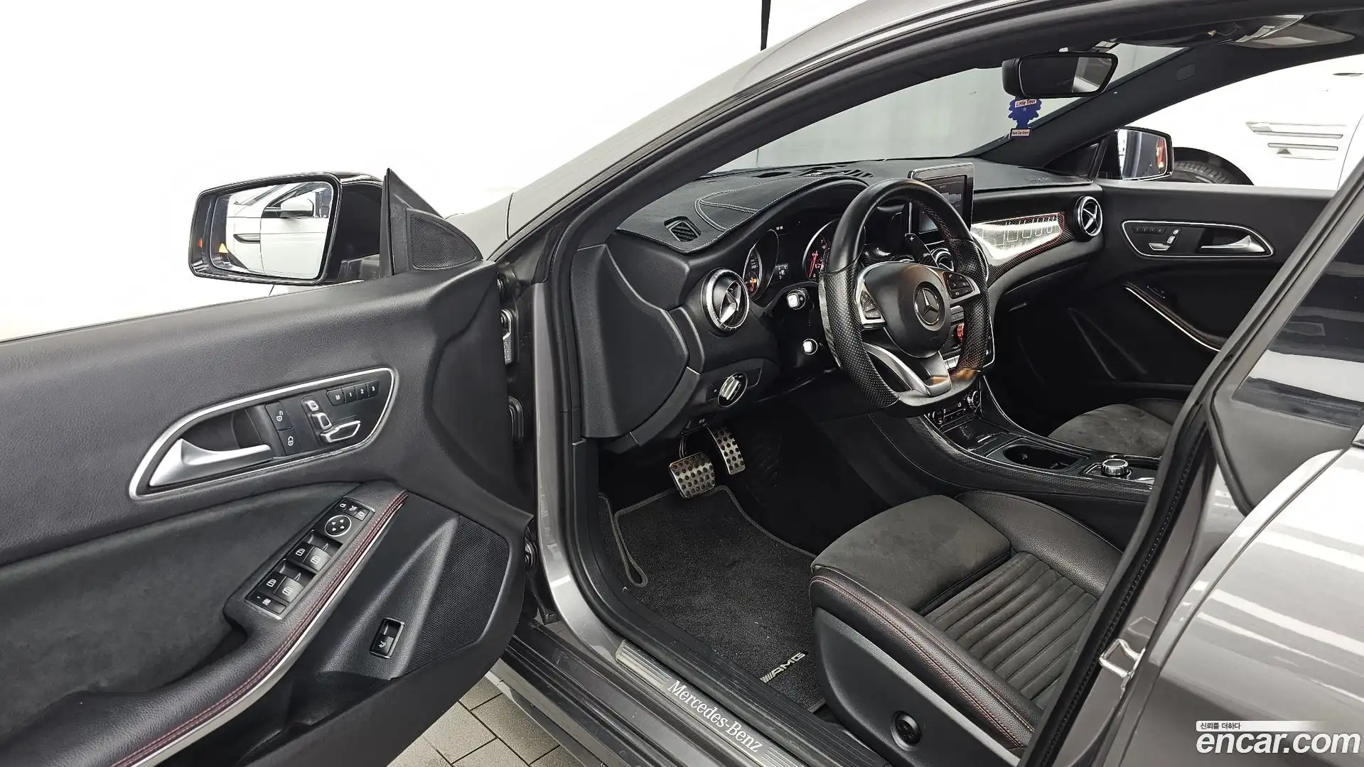 CLA-Class Mercedes-Benz 2018.5-INNER-010