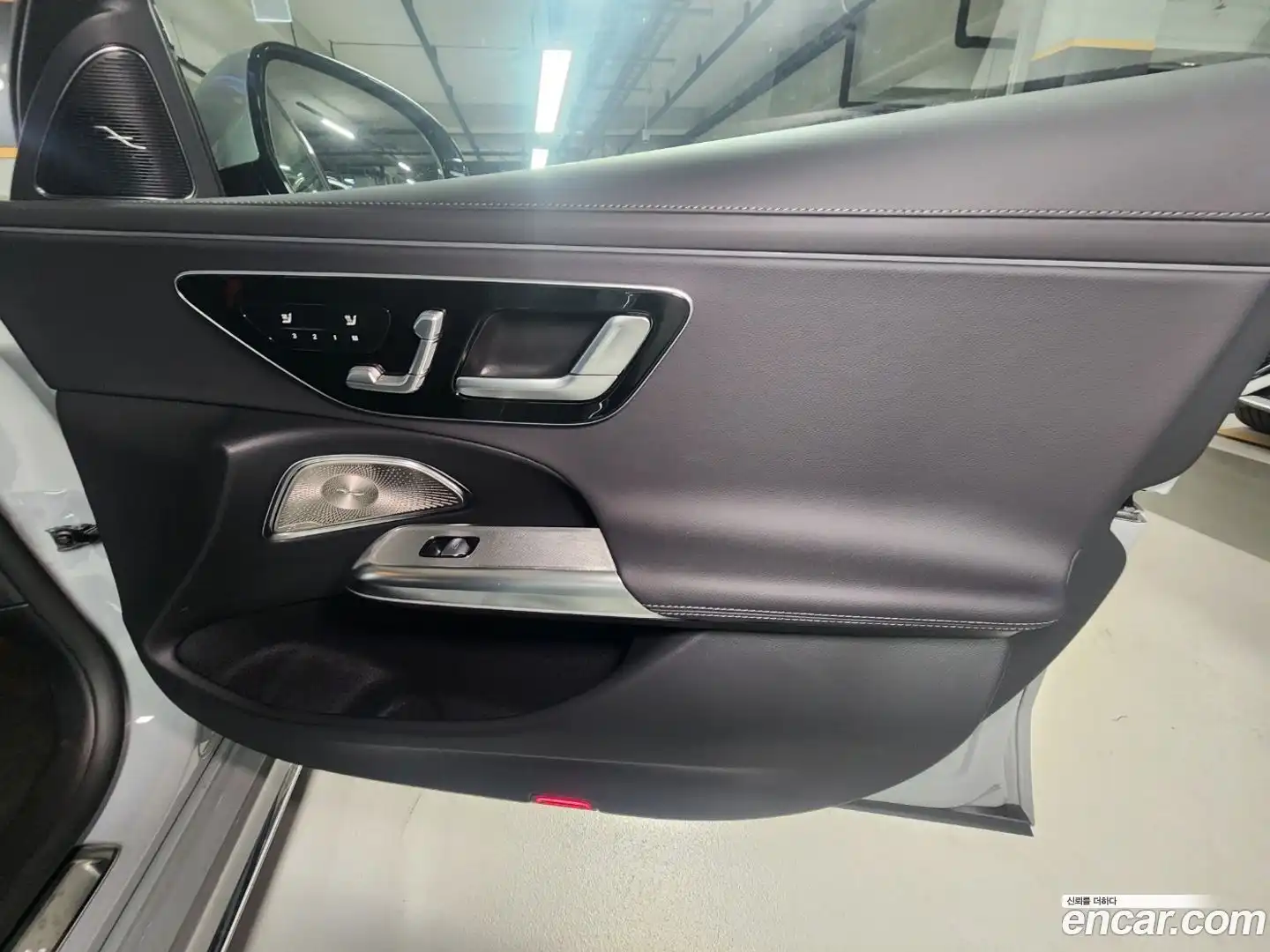 E-Class Mercedes-Benz 2025.11-INNER-009