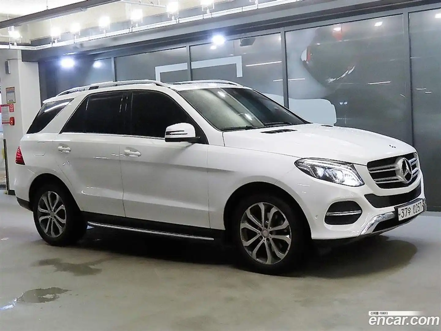 GLE-Class Mercedes-Benz 2016.9-OUTER-001