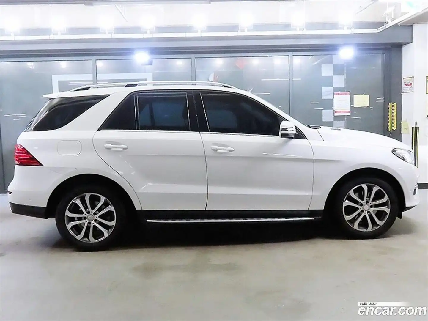 GLE-Class Mercedes-Benz 2016.9-OUTER-003