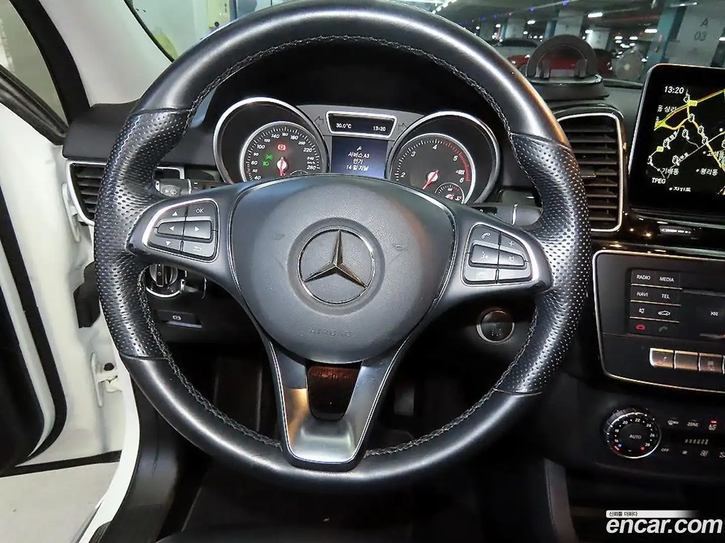 GLE-Class Mercedes-Benz 2016.9-INNER-008