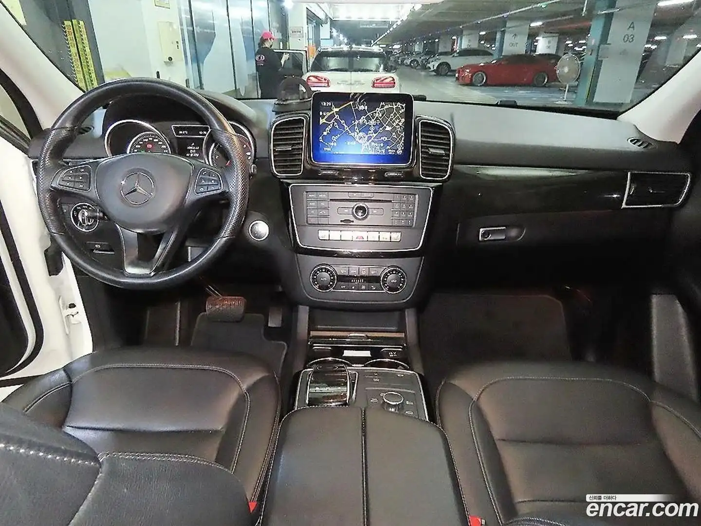 GLE-Class Mercedes-Benz 2016.9-INNER-010