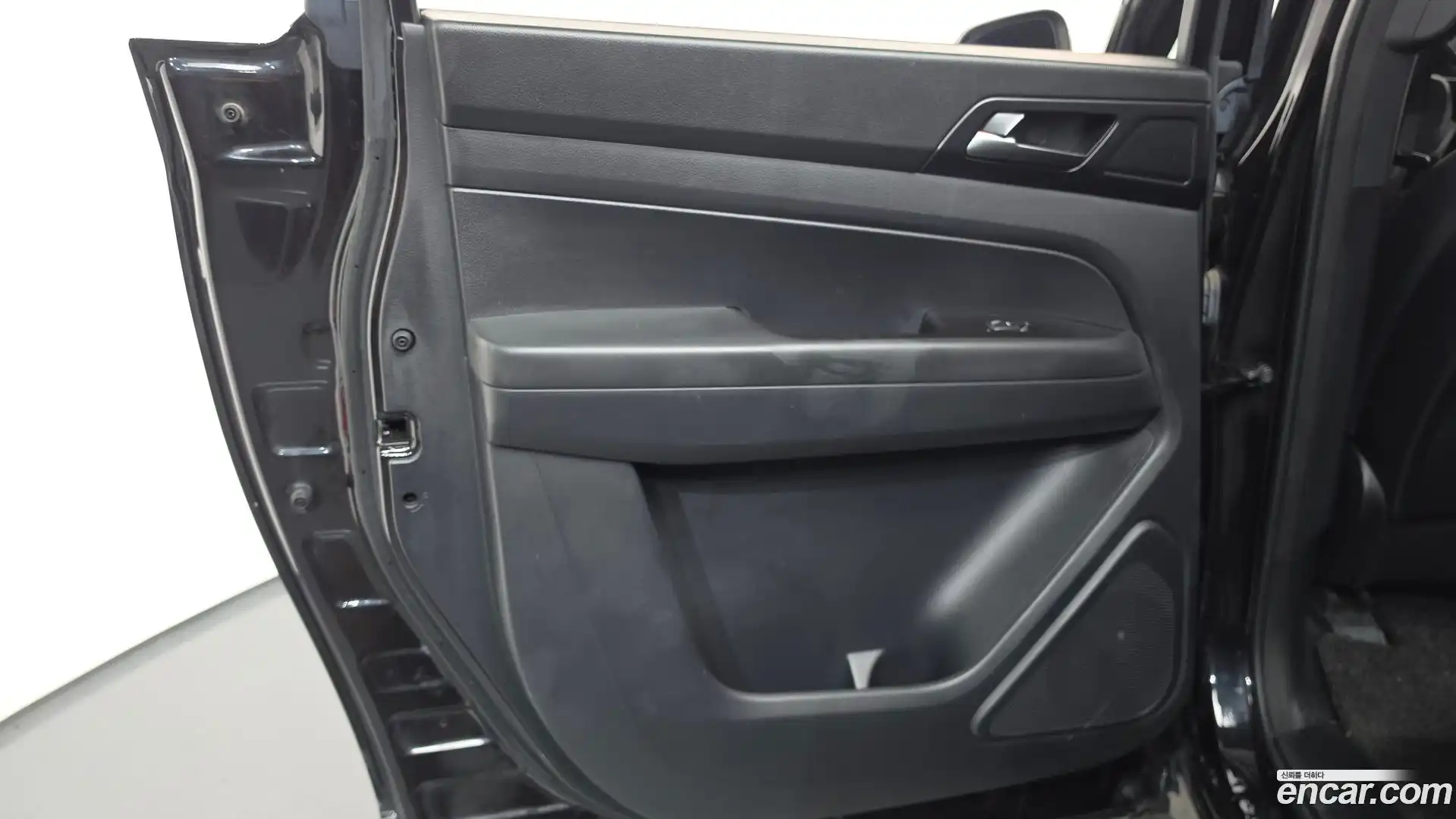 Rexton KG Mobility 2021.0-INNER-035